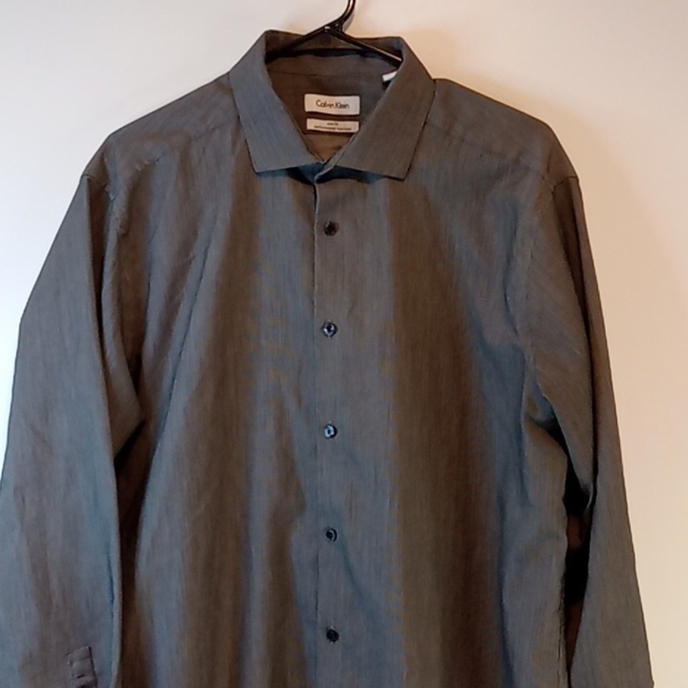 Calvin Klein Slim Fit Men's Size 17.5 34/35 Button Down Long Sleeve Shirt EUC! - Picture 2 of 16